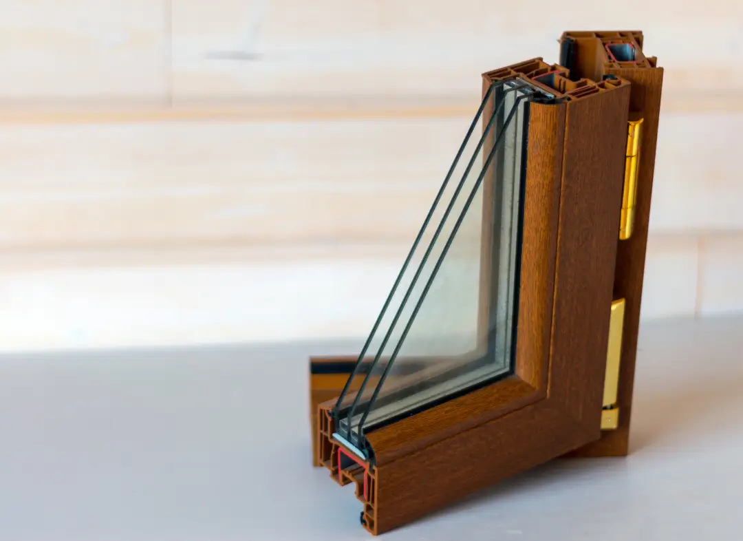 Installation de fenêtre en bois sur mesure Roquebillière